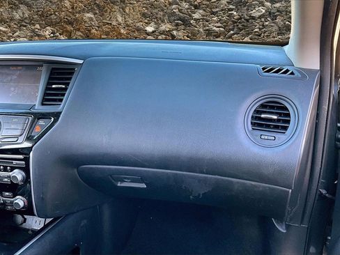 Used 2020 Nissan Pathfinder S image 14