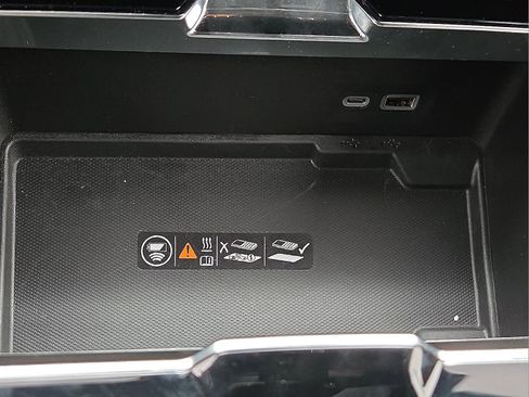 Used 2025 GMC Yukon Denali AWD/4WD image 18