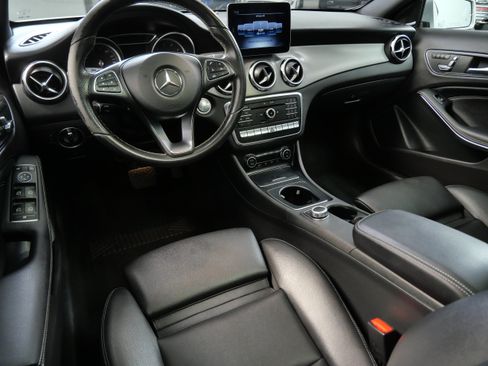 Used 2018 Mercedes-Benz GLA 250 4MATIC image 2