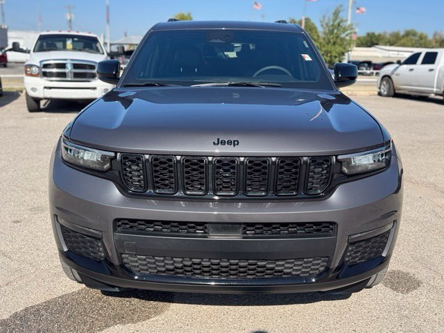 Used 2025 Jeep Grand Cherokee L Limited w/ Black Appearance Package AWD/4WD image 2