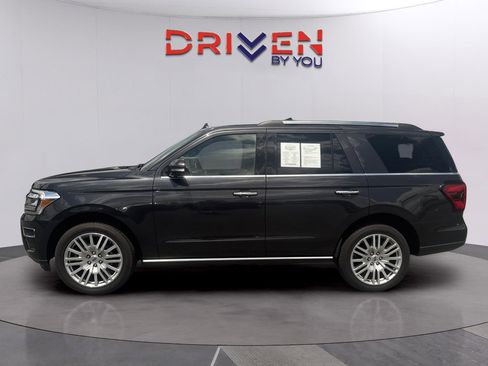 Used 2024 Ford Expedition Limited RWD image 2