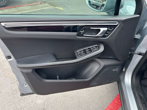 Used 2019 Porsche Macan AWD/4WD image 10