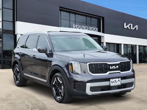 Certified 2025 Kia Telluride EX w/ EX Captain's Chair Package AWD/4WD image 3