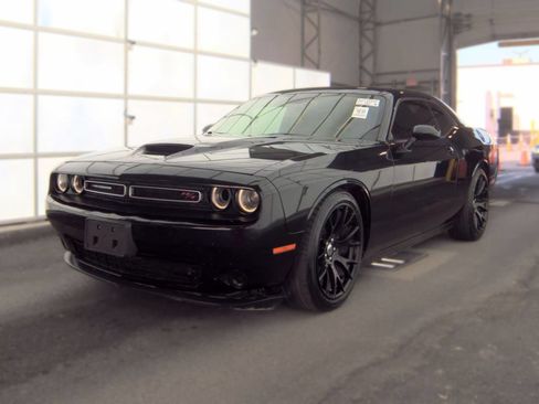 Used 2019 Dodge Challenger R/T RWD image 2