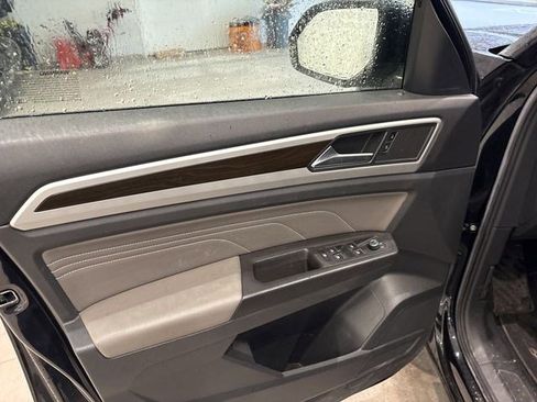 Used 2023 Volkswagen Atlas SE image 8