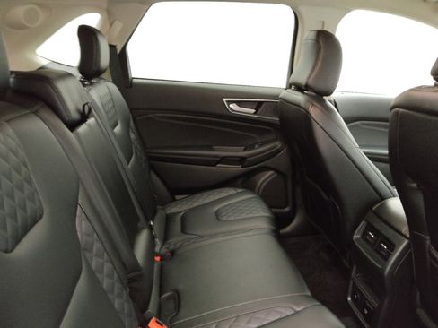 Used 2024 Ford Edge Titanium image 19