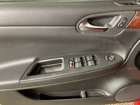 Used 2009 Chevrolet Impala LT FWD image 25