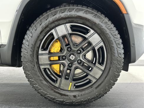 Used 2023 Rivian R1S Adventure AWD/4WD image 11