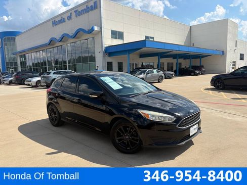 Used 2017 Ford Focus SE FWD image 1