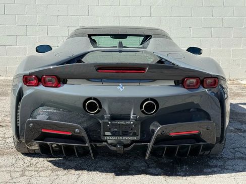 Used 2023 Ferrari SF90 Spider image 17