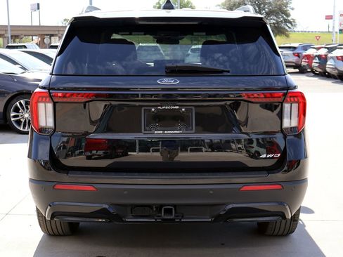 Used 2025 Ford Explorer ST-Line image 8