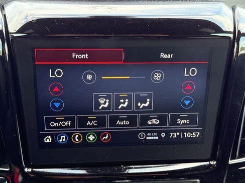 Used 2023 Chevrolet Traverse LT FWD image 16