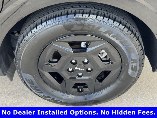 Used 2025 Kia Carnival FWD image 7