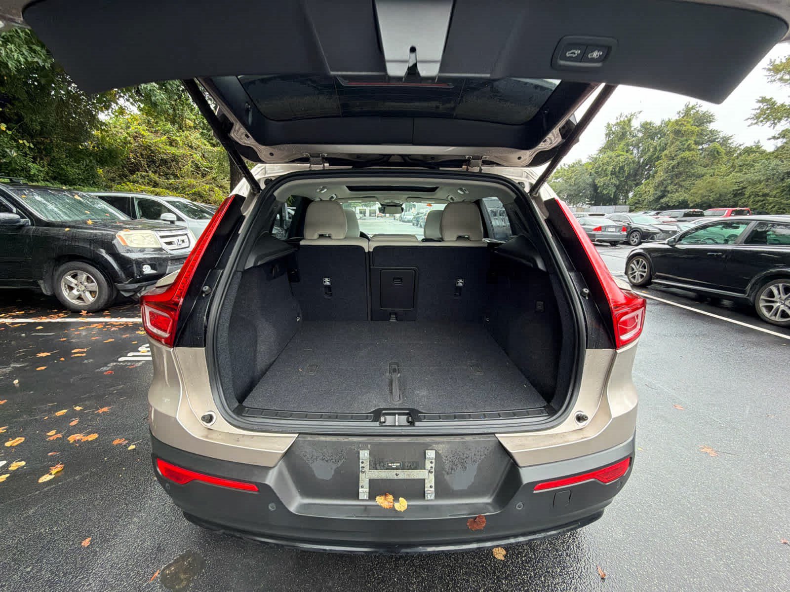 Used 2024 Volvo XC40 B5 Plus w/ Climate Package AWD/4WD image 22