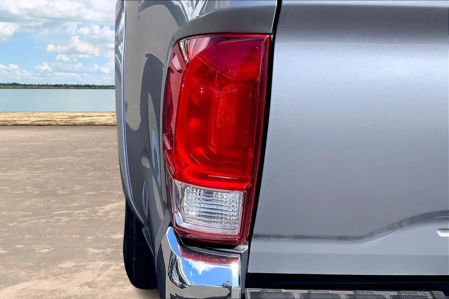 Used 2016 Toyota Tacoma SR5 RWD image 32