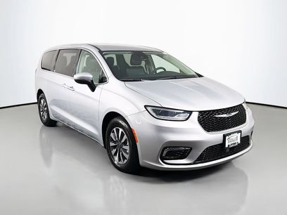 Used 2023 Chrysler Pacifica Touring-L