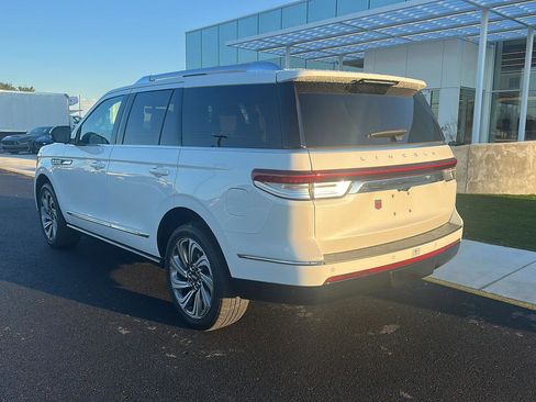 Used 2024 Lincoln Navigator Premiere AWD/4WD image 7