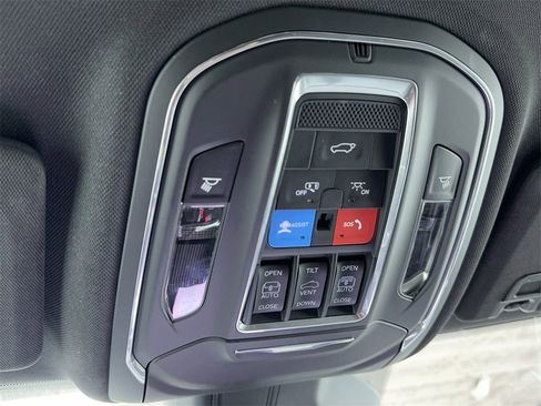 Used 2024 Jeep Grand Cherokee L Limited w/ Luxury Tech Group II image 38