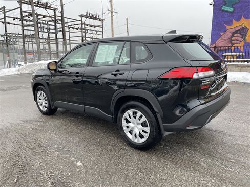 Used 2023 Toyota Corolla Cross L image 3