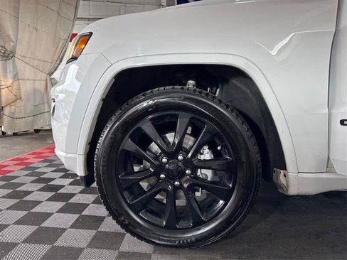 Used 2020 Jeep Grand Cherokee Altitude AWD/4WD image 29