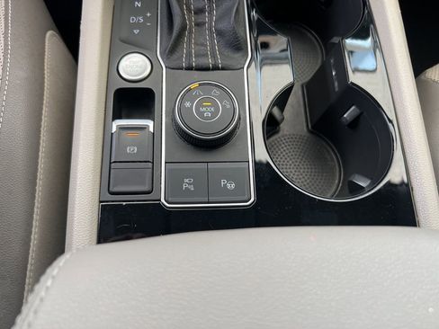 Certified 2022 Volkswagen Atlas SEL Premium image 37