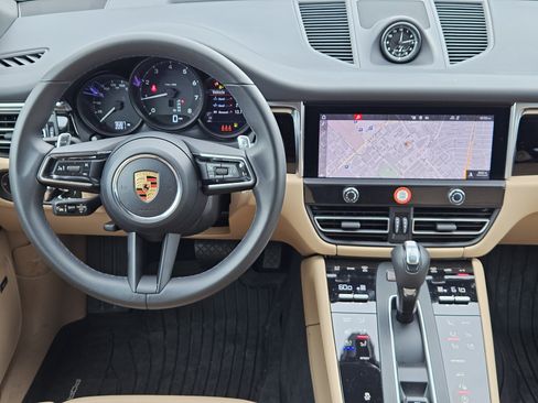 Certified 2026 Porsche Macan AWD/4WD image 25