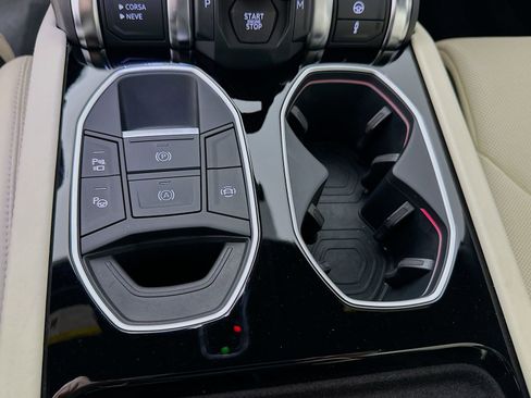 Used 2024 Lamborghini Urus S AWD/4WD image 30