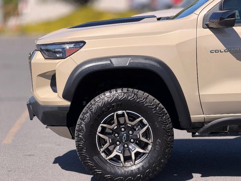 Used 2023 Chevrolet Colorado ZR2 w/ ZR2 Convenience Package III AWD/4WD image 18