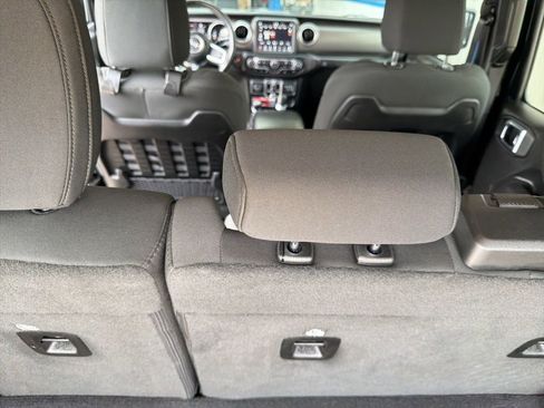 Used 2021 Jeep Wrangler Unlimited Rubicon 4xe w/ Cold Weather Group AWD/4WD image 13