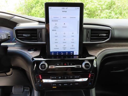 Used 2023 Ford Explorer Platinum w/ Technology Package AWD/4WD image 23
