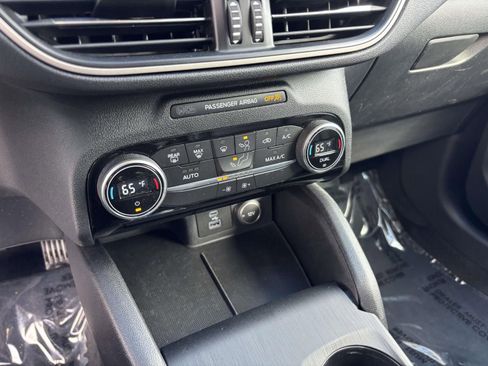 Certified 2021 Ford Escape SE w/ SE Sport Appearance Package image 24