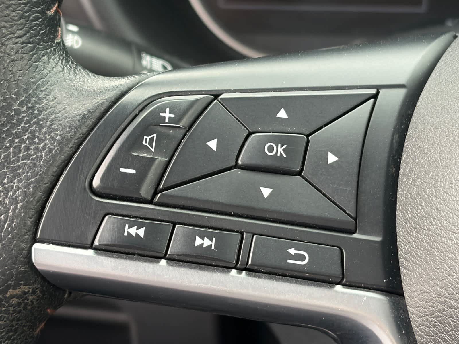Certified 2019 Nissan Kicks SR FWD image 11