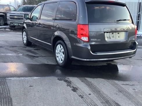 Used 2019 Dodge Grand Caravan SE image 4