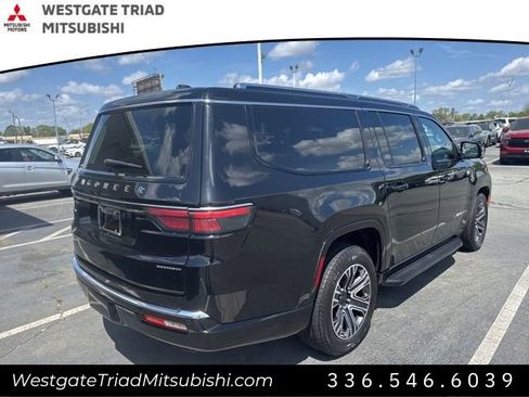 Used 2023 Jeep Wagoneer L Series II AWD/4WD image 10