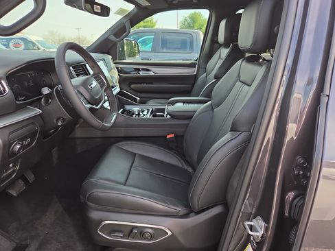 New 2026 Jeep Grand Wagoneer 4WD image 15