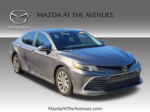Used 2021 Toyota Camry LE FWD image 7