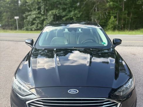Used 2019 Ford Fusion SE image 12