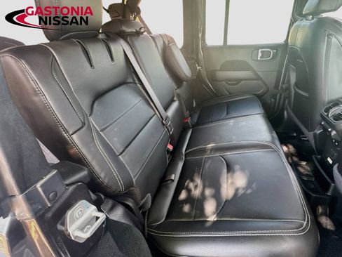Used 2023 Jeep Wrangler Unlimited Sahara AWD/4WD image 33