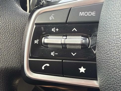 Used 2024 Kia Sorento LX FWD image 16