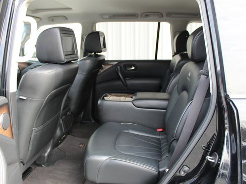 Used 2014 INFINITI QX80 4WD w/ Deluxe Touring Package image 7