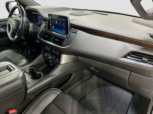 Used 2022 Chevrolet Suburban Premier image 32