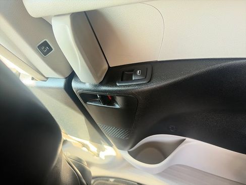 Used 2024 Chrysler Pacifica Touring-L FWD image 35