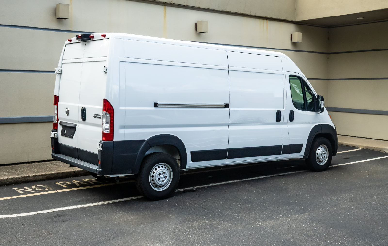 Used 2024 RAM ProMaster 2500 w/ Convenience Group FWD image 7