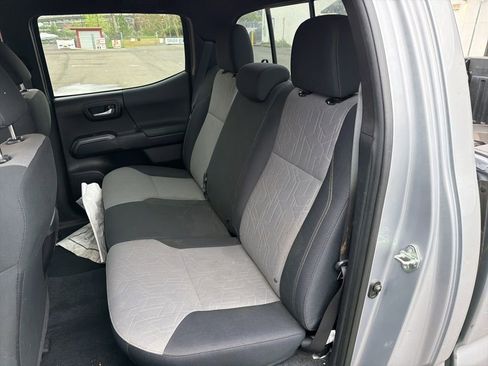 Used 2020 Toyota Tacoma TRD Off-Road AWD/4WD image 10