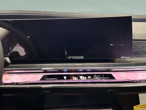 Used 2026 BMW 750e xDrive w/ Executive Package image 10