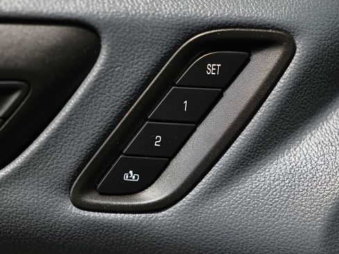 Used 2023 GMC Acadia Denali w/ Denali Technology Package FWD image 17