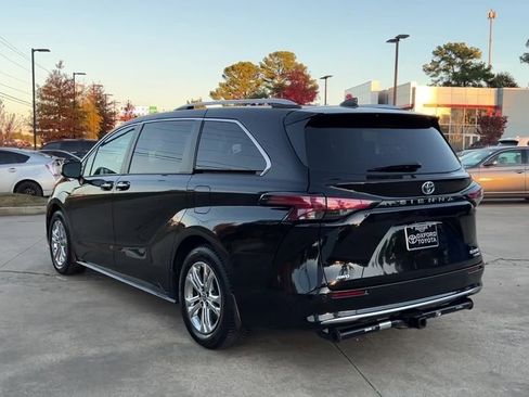 Used 2022 Toyota Sienna Platinum AWD/4WD image 4