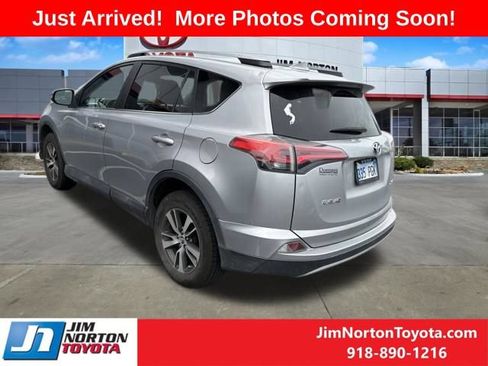 Used 2018 Toyota RAV4 XLE w/ Plus Extra Value Package FWD image 5