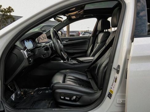 Used 2018 BMW 540i xDrive w/ M Sport Package image 40