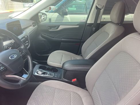 Used 2022 Ford Escape SE w/ Convenience Package FWD image 4